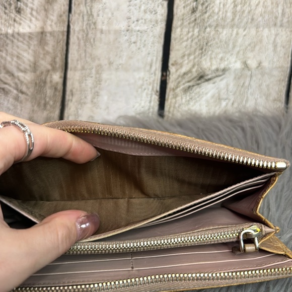 MIU MIU - 3/4 Zip Wallet - Picture 7 of 12